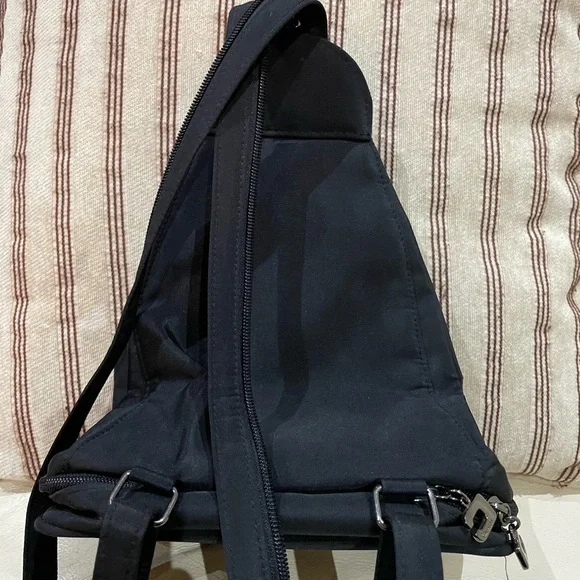 Backpack style purse - Picture 3 of 4